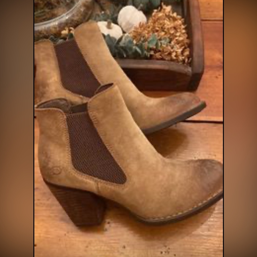 Born booties 8.5